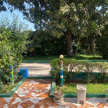 One World Village Guesthouse Bakau Exterior photo