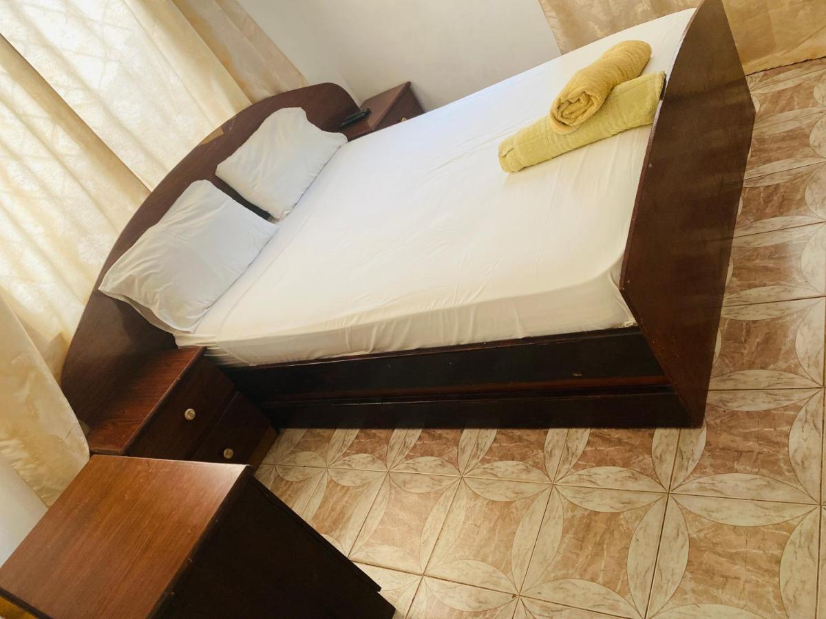 One World Village Guesthouse Bakau Exterior photo