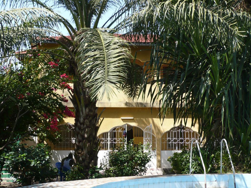 One World Village Guesthouse Bakau Exterior photo
