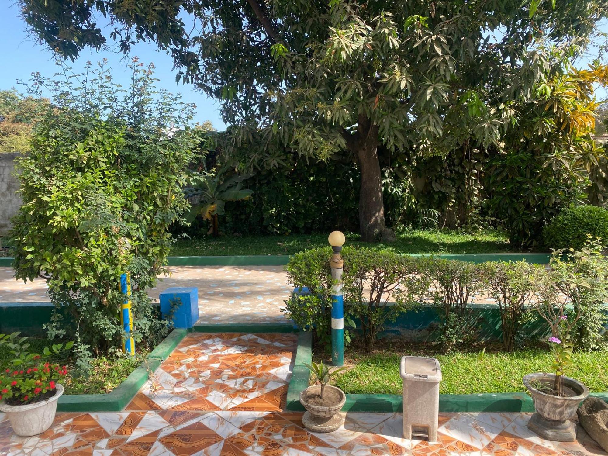 One World Village Guesthouse Bakau Exterior photo