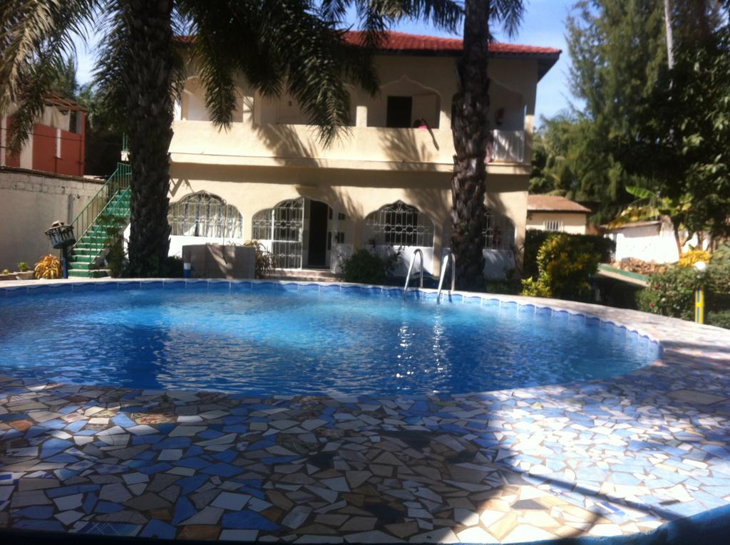 One World Village Guesthouse Bakau Exterior photo