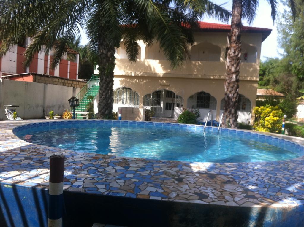 One World Village Guesthouse Bakau Exterior photo