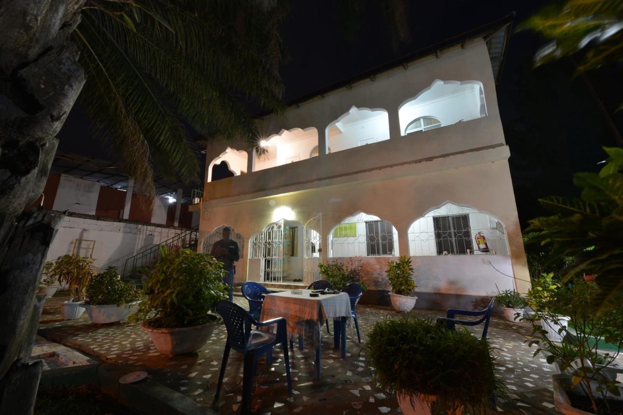 One World Village Guesthouse Bakau Exterior photo